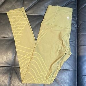 Lululemon Mapped Out HR Tight 28”